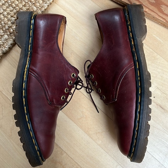 Dr. Marten Oxford  UK Size 9 - Picture 8 of 13